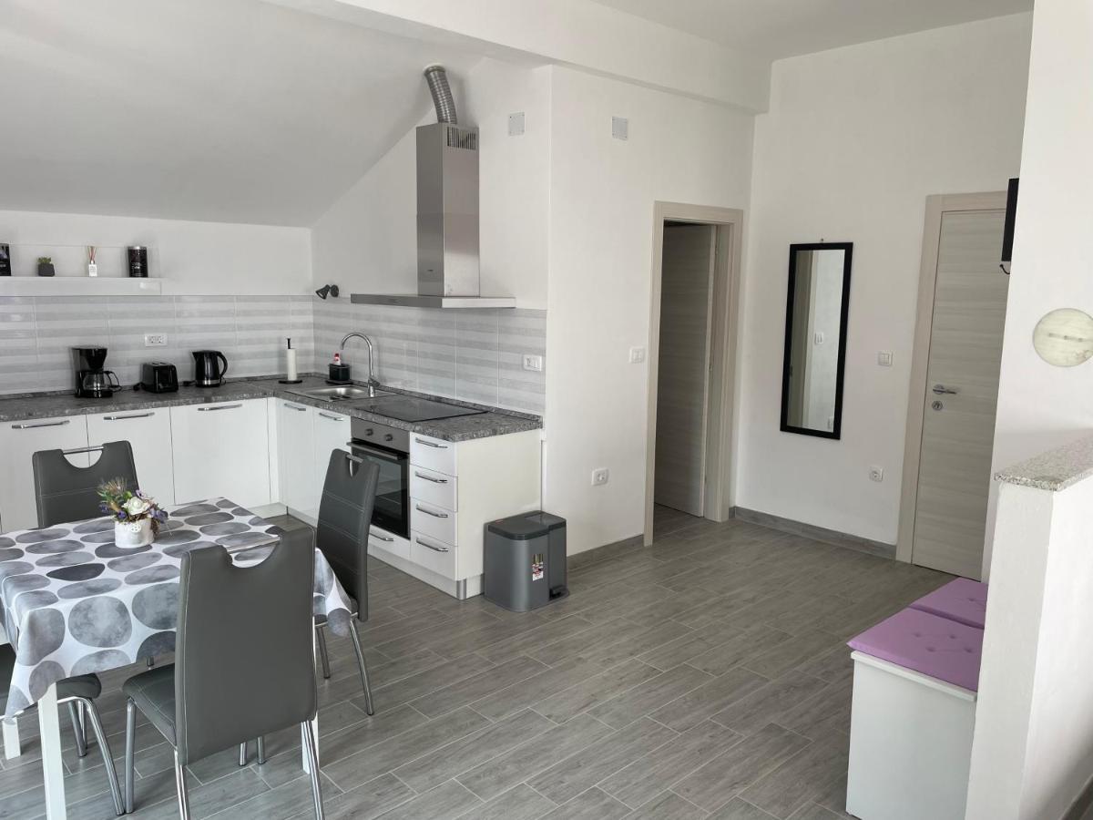 Studio Apartman Rubinic Ловран Екстериор снимка